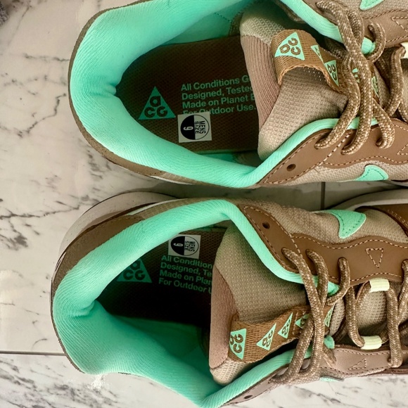 Nike ACG Lowcate Limestone/Green Glow - Women's Size 10.5 - Picture 5 of 12